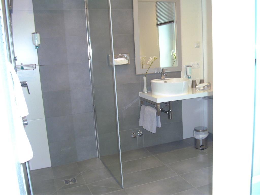 Hotel Ambiente Hof  Rum bild
